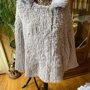 Colleen Lopez Luxurious Faux Fur Cape in Light Gray